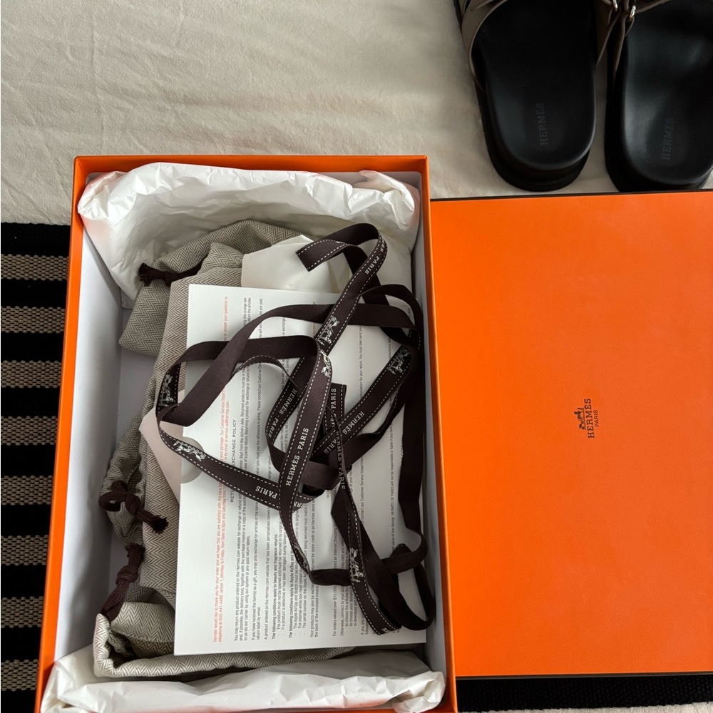 Hermes Chypre sandals 8,5 Etoupe 100% authentic comes with collateral & receipt - Picture 5 of 10